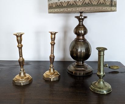 Lot : pied de lampe balustre en laiton ;...