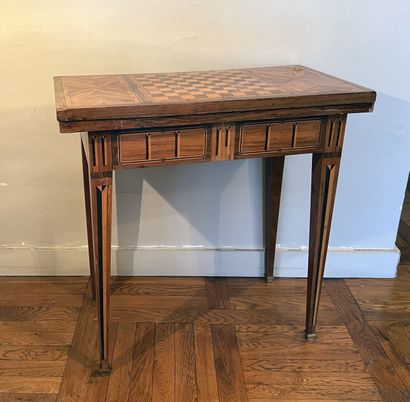 Game table in veneer and inlaid with buchettes,...