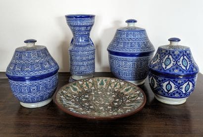 Ensemble de céramiques du Maroc : trois pots...