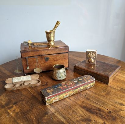 Trinkets: travel trebuchet without weights,...