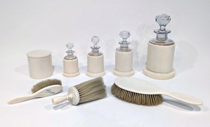 Toilet set in Bakelite® imitating ivory....