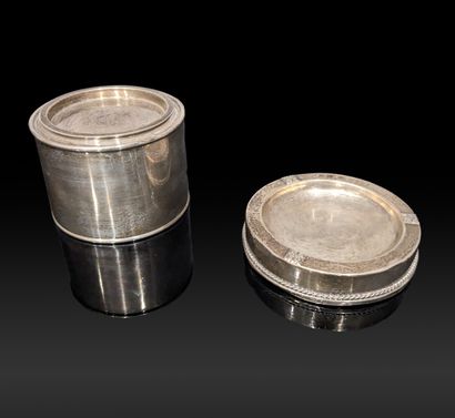 Round silver box (800), English work. Weight:...