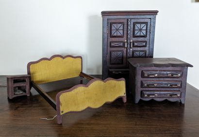 Mobilier de poupée : lit, commode, armoire,...