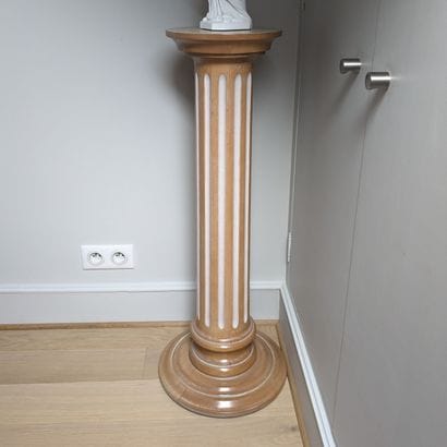 Two columns: one in alabaster, the shaft...