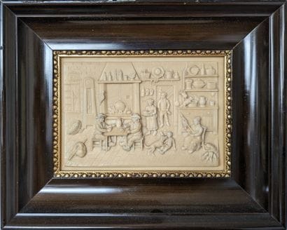 Bas-relief en lave de Clermont-Ferrand sculptée...