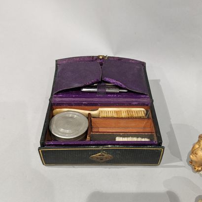 Set of three meerschaum pipes featuring women's...