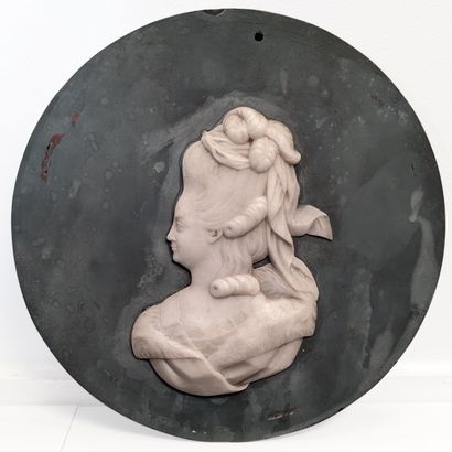 Round medallion with bas-relief decoration...