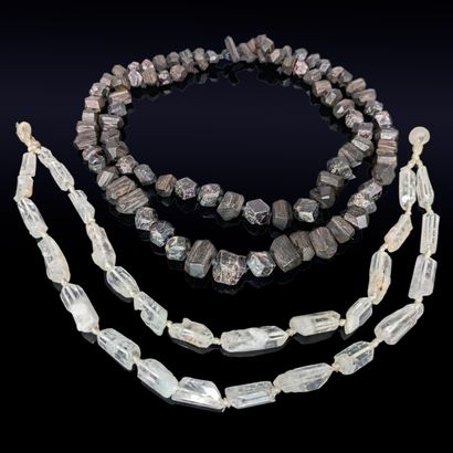 Collier à deux rangs de perles de bois et...