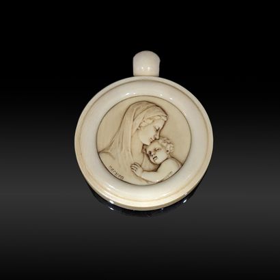 Edmond BECKER (1871-1971). Medal in ivory-style...
