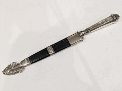 Gaucho knife, handle and ornamentation decorated...