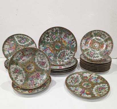 Important set of twenty plates and bowls...