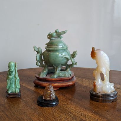 Hard stone: agate parrot statuette, jade...