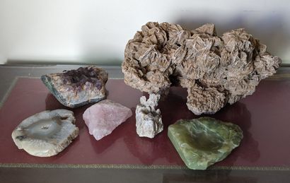 Minéraux : importante rose des sables, morceaux...