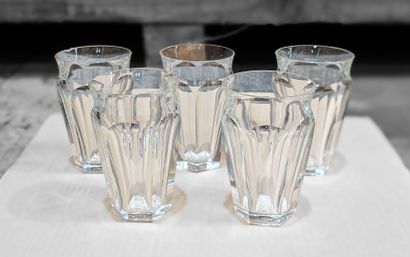 Cristallerie de BACCARAT. Cinq gobelets en...