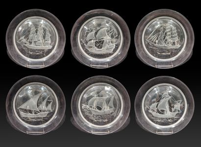 Maison LALIQUE. Suite de six assiettes en...