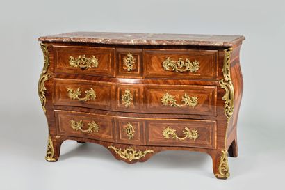 Commode en bois de placage marqueté de filets...