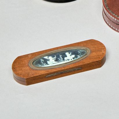 Etui à bouts arrondis en acajou, le couvercle...