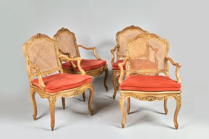 Suite de quatre fauteuils en bois naturel...