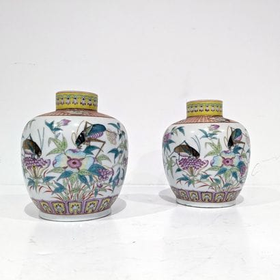 Chine, XXe siècle. Paire de vases balustre...
