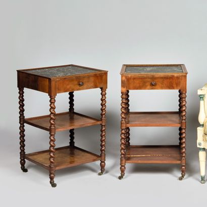 Paire de petites tables en bois fruitier,...