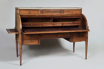 Bureau à cylindre en acajou et placage d’acajou...