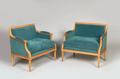 Paire de marquises en bois naturel mouluré,...