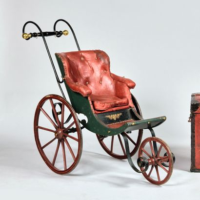Voiture d'enfant à deux grandes et une petite...
