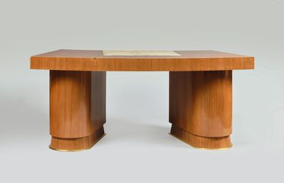 Bureau en placage de palissandre, de forme...