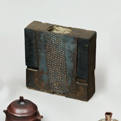 Jacques POUCHAIN (1925-2015). Vase de section...