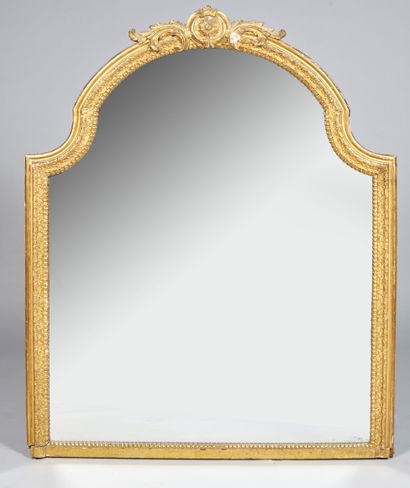 Miroir à entourage en bois doré à décor à...