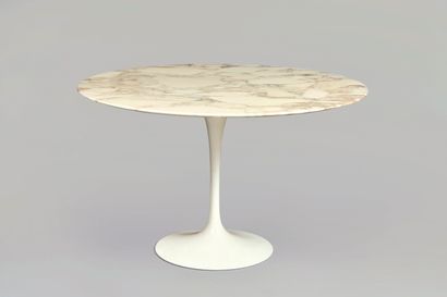 Eero SAARINEN (1910-1961). Table modèle Tulip,...