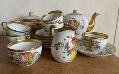Maison DELVAUX Paris. Porcelain tea service...