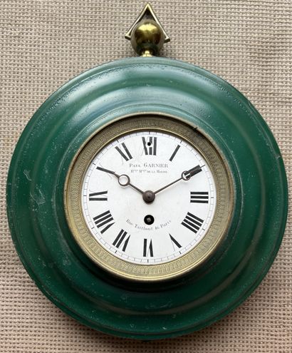 Wall chime in green relacquered sheet metal,...