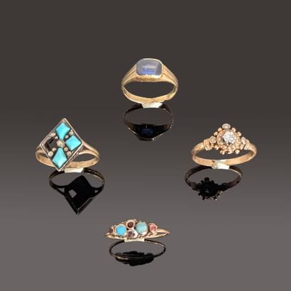 Set of four young lady's rings : 
- 18K (750)...