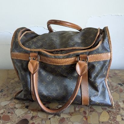Louis VUITTON Paris. Monogram canvas and...