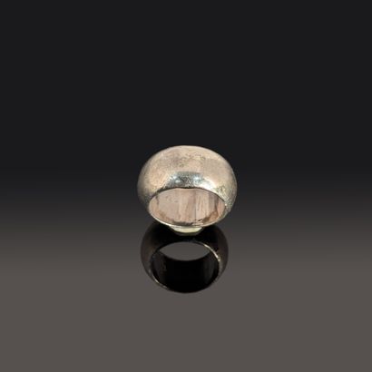 Silver (800) ring, domed. Weight: 16.05 g...
