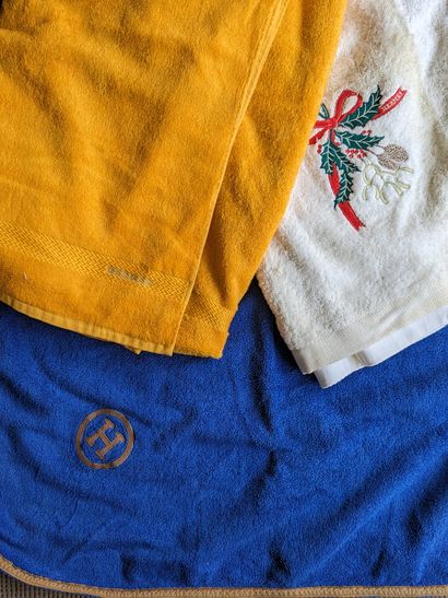 HERMES Paris. Set: very large saffron yellow...