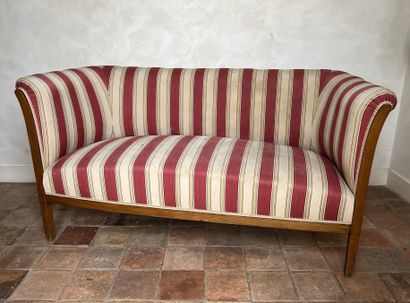 Small bench in natural wood inlaid with fillets....