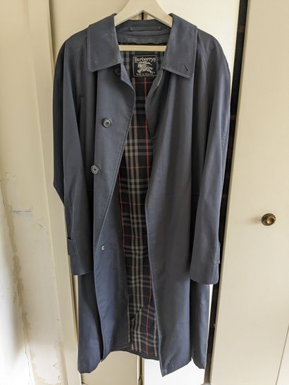 BURBERRY. Men's long raincoat in navy blue...