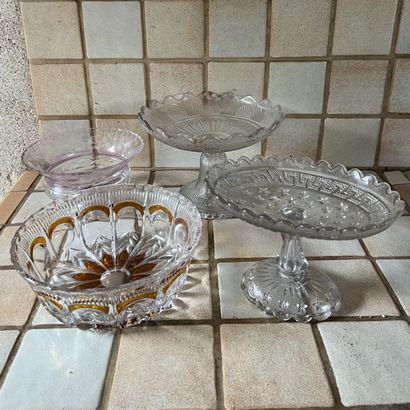 Compotier in molded crystal, decorated with...