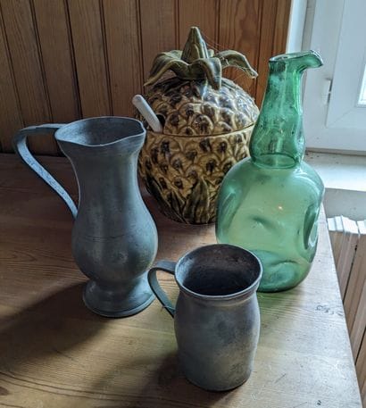 Case: pewter shapes, blown-glass bottles,...