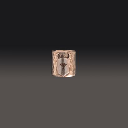 Silver ring (800), wide hammered ring applied...
