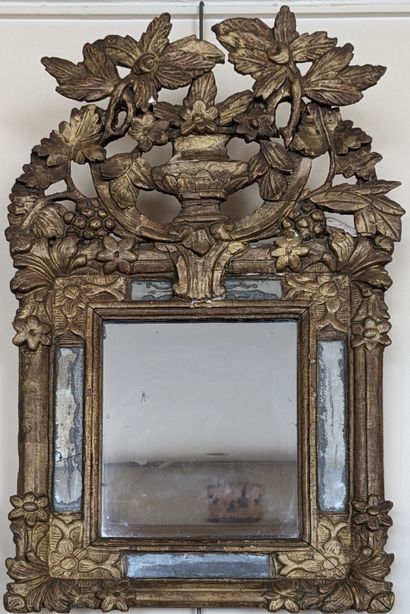 Small mirror with glazing beads, gilded wood...