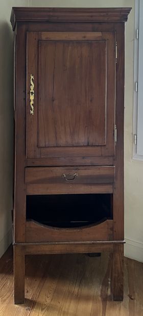 Small piece of rustic furniture in fruitwood,...
