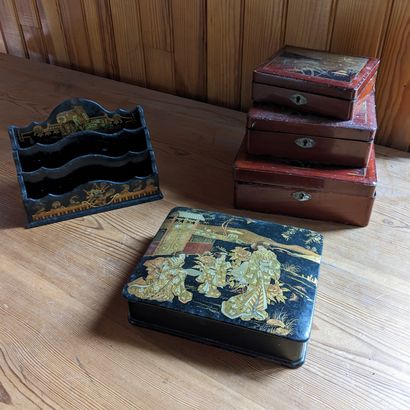 Papier-mâché set with japanese decoration,...