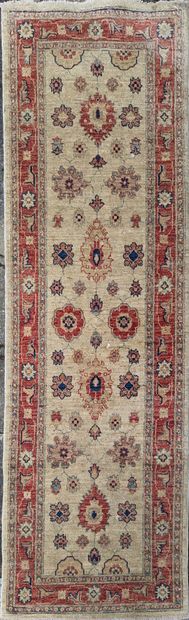 Oriental gallery rug in wool, with stylized...