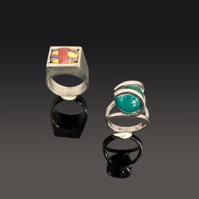 Two silver rings (800), the first with a...