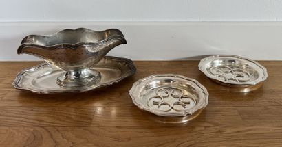 Silver-plated metal: sauceboat on its base,...