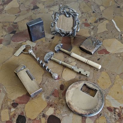 Silver-plated metal lot: small photograph...
