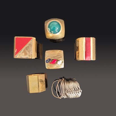 Costume jewelry: five gilded metal rings...